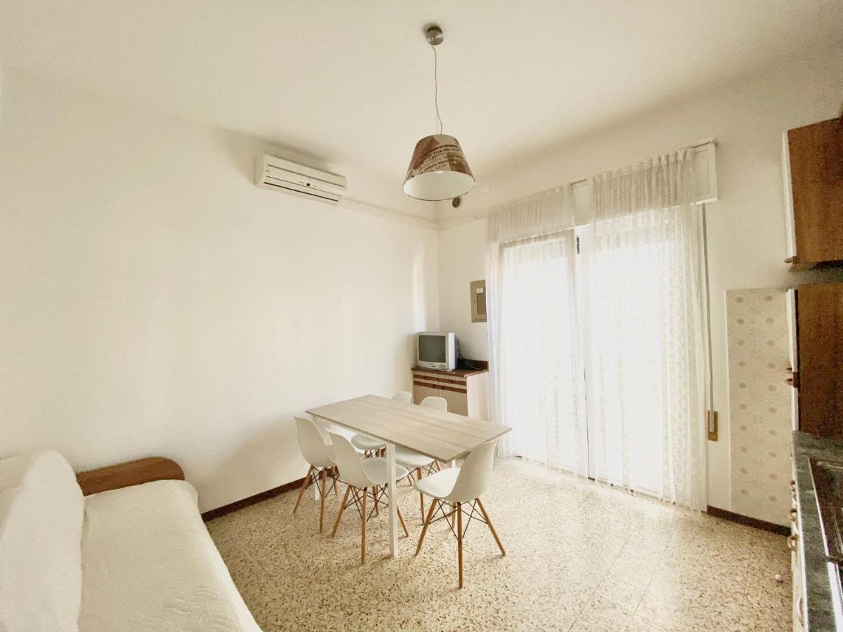 Euroresidence - Piazza Mazzini- 30 Mt Dal Mare - Immobil Relax Лидо-ди-Езоло Экстерьер фото